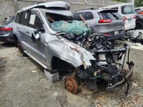 JEEP GRAND CHEROKEE 2013 #UT.8-3222 SIN PAPALES, COMPLETO PARA PIEZAS