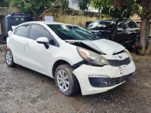 KIA RIO 2016 #HIA.8-1261 SIN PAPELES COMPLETO SOLO PARA PIEZAS
