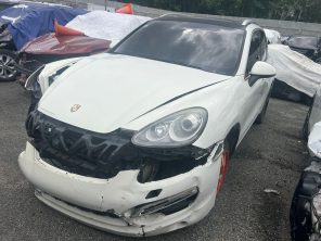 PORSCHE CAYENNE 2011 #PNT.8-7914