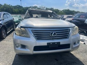 LEXUS LX570 2011 #NIA.8-4384