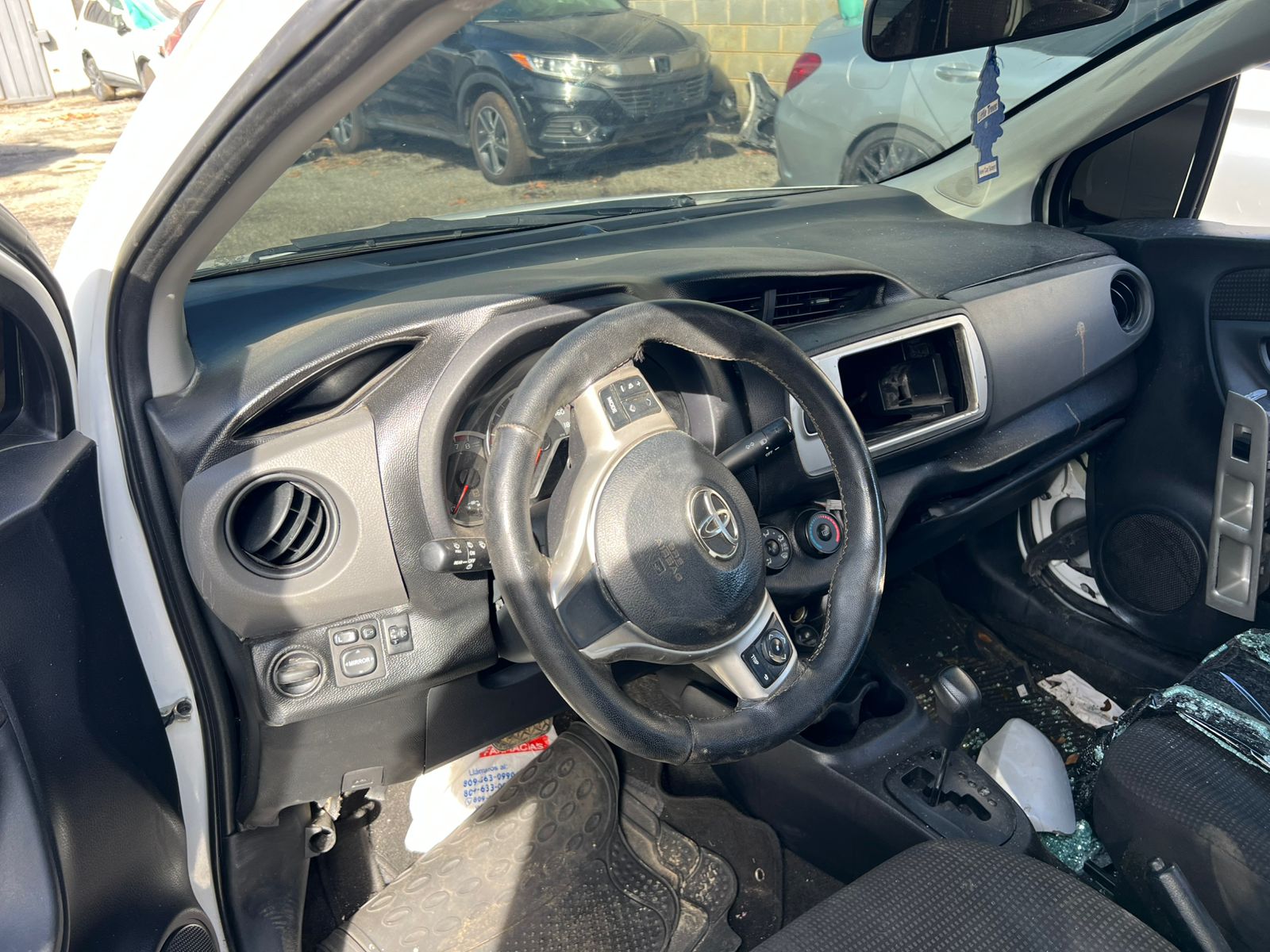 TOYOTA VITZ 2015 #IEA.8-7303 - Imagen 4