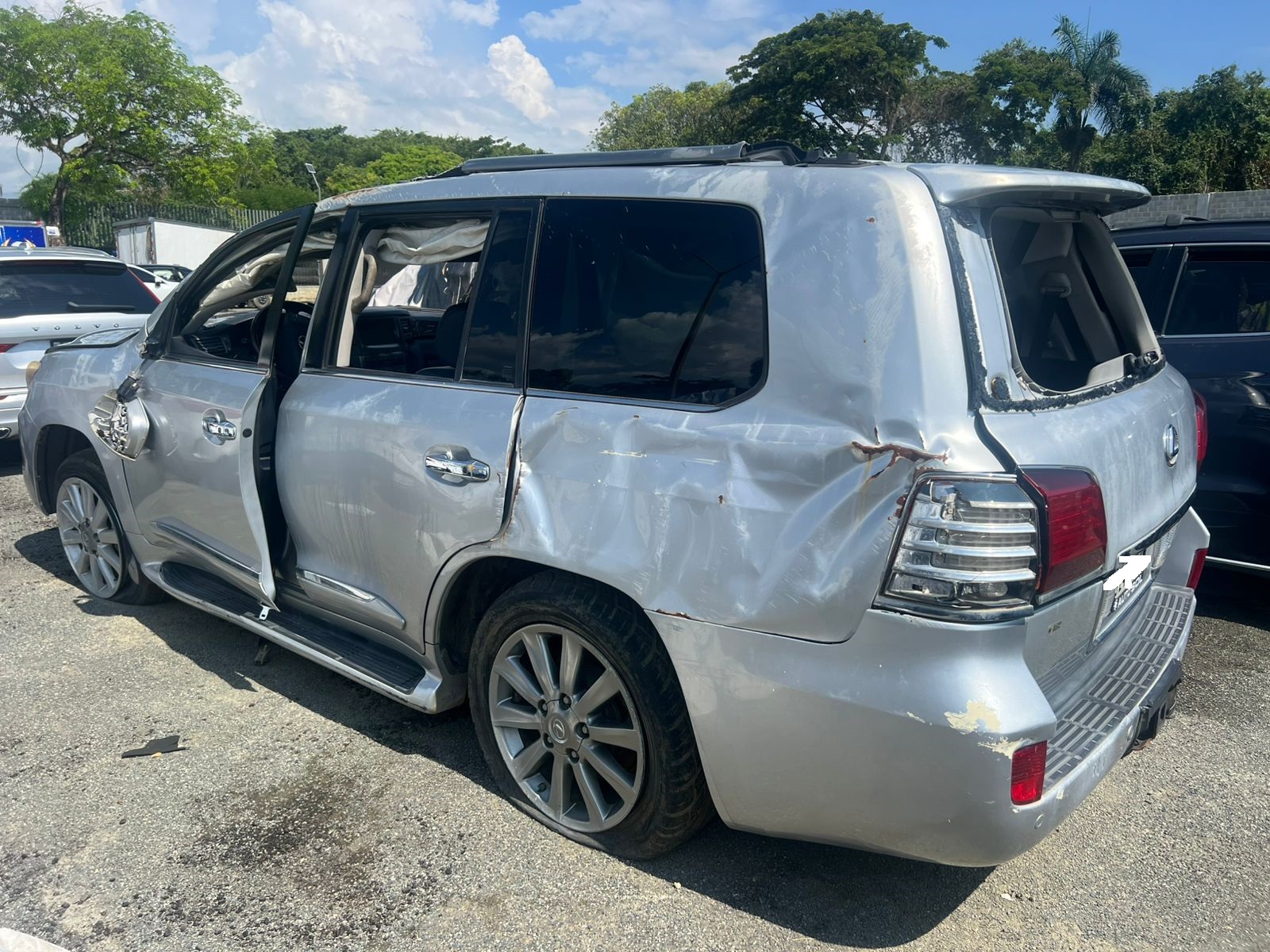 LEXUS LX570 2011 #NIA.8-4384 - Imagen 3