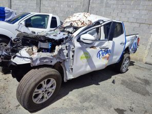 NISSAN FRONTIER 2022 4X4 #POA.8-8445 SIN PAPLES, SE VENDE COMPLETO PARA PIEZAS