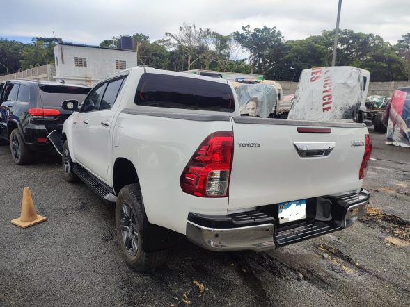 TOYOTA HILUX 2023 #IAAA.8-3328 - Imagen 4