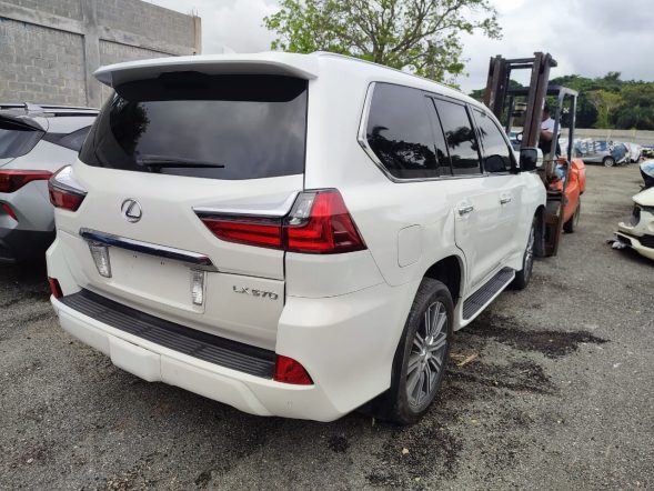 LEXUS LX570 2017 #HNAA.8-6669 - Imagen 4