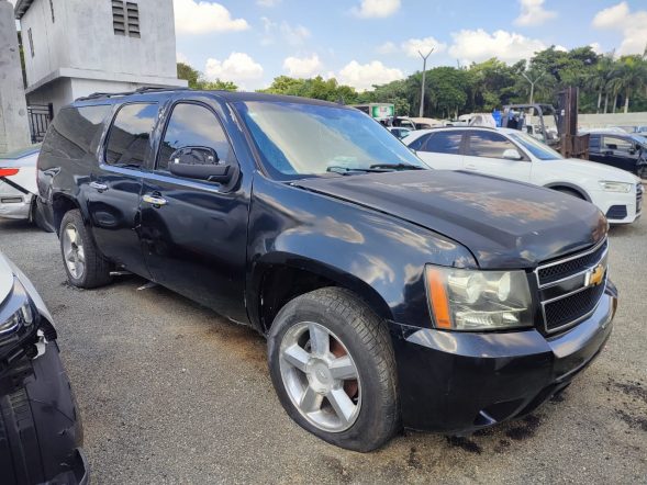 CHEVROLET SUBURBAN 2011 #INT.8-7517 - Imagen 3