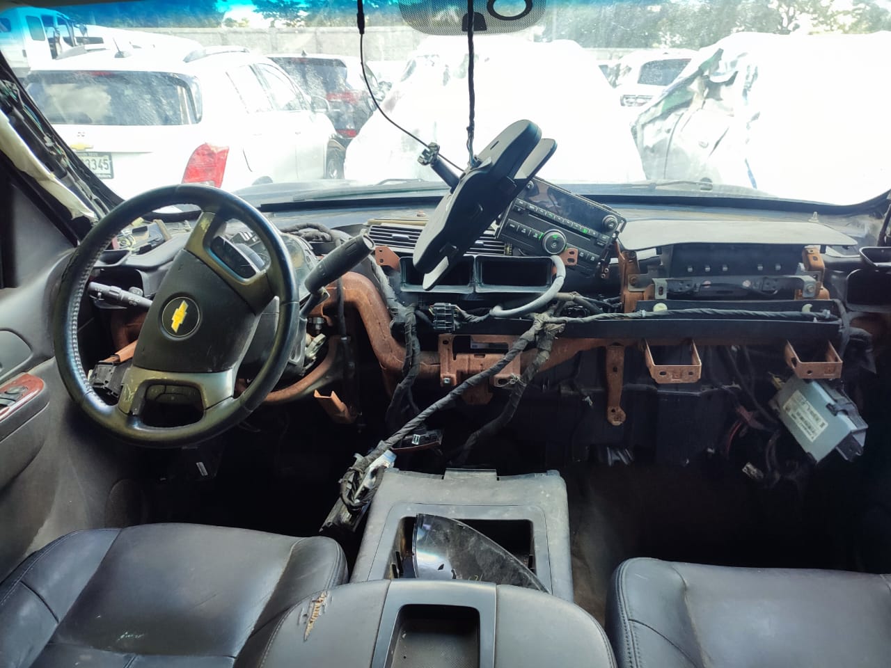 CHEVROLET SUBURBAN 2011 #INT.8-7517 - Imagen 10