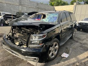 CHEVROLET SUBURBAN 2017 #INT.8-8709 SIN PAPELES, COMPLETO SOLO PARA PIEZAS