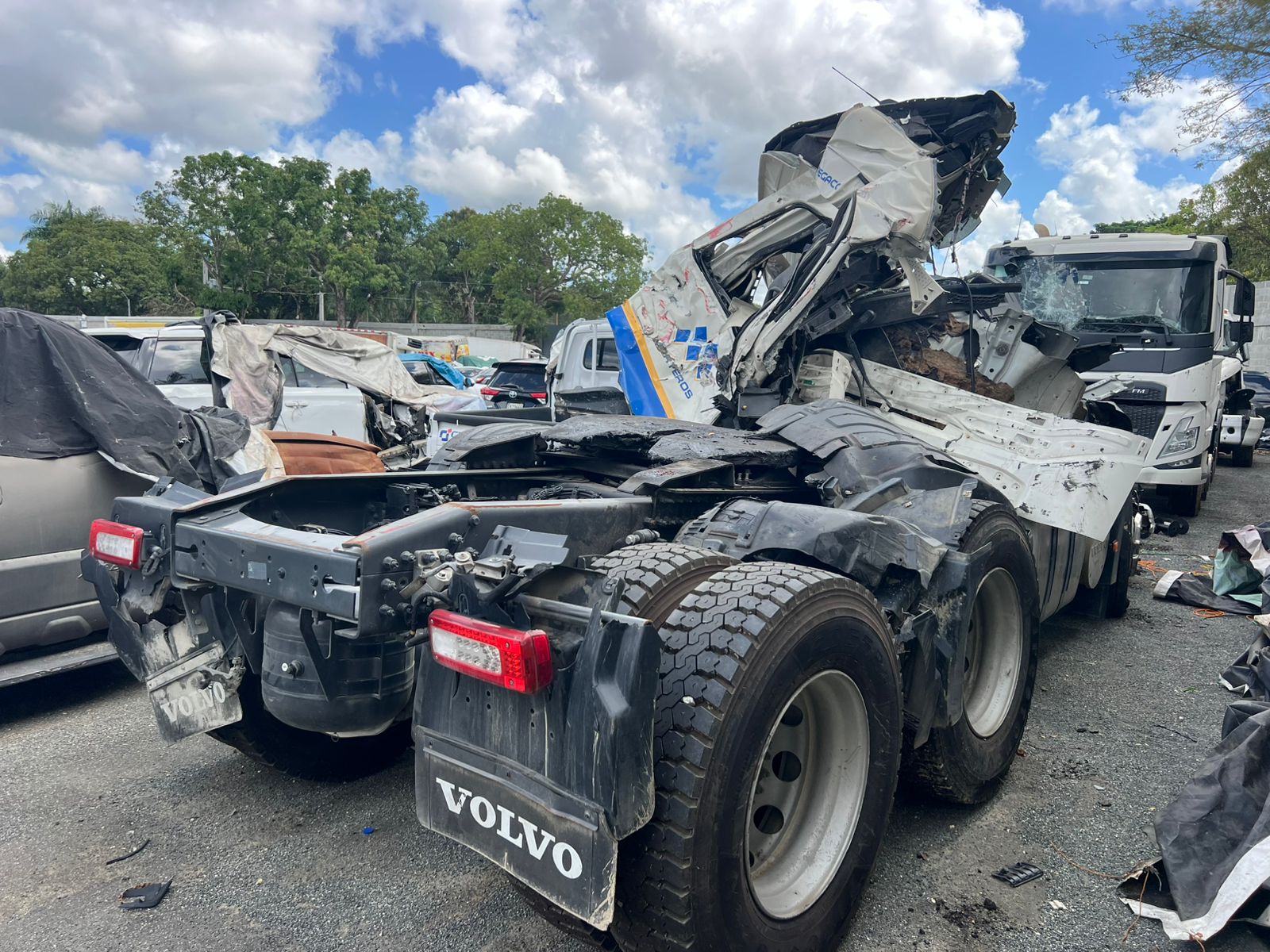 VOLVO FM440 2023 #ETA.8-6239 SIN PAPELES, SE VENDE COMPLETO. - Imagen 4