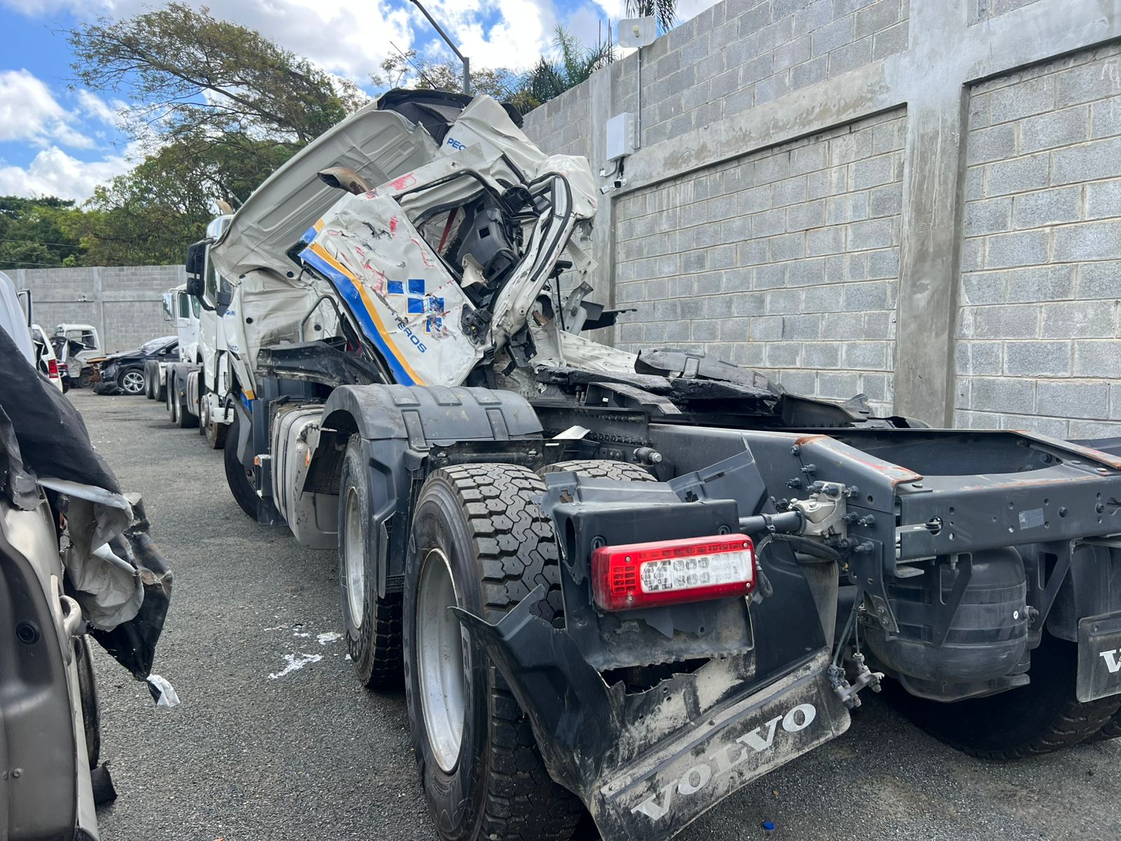 VOLVO FM440 2023 #ETA.8-6239 SIN PAPELES, SE VENDE COMPLETO. - Imagen 5