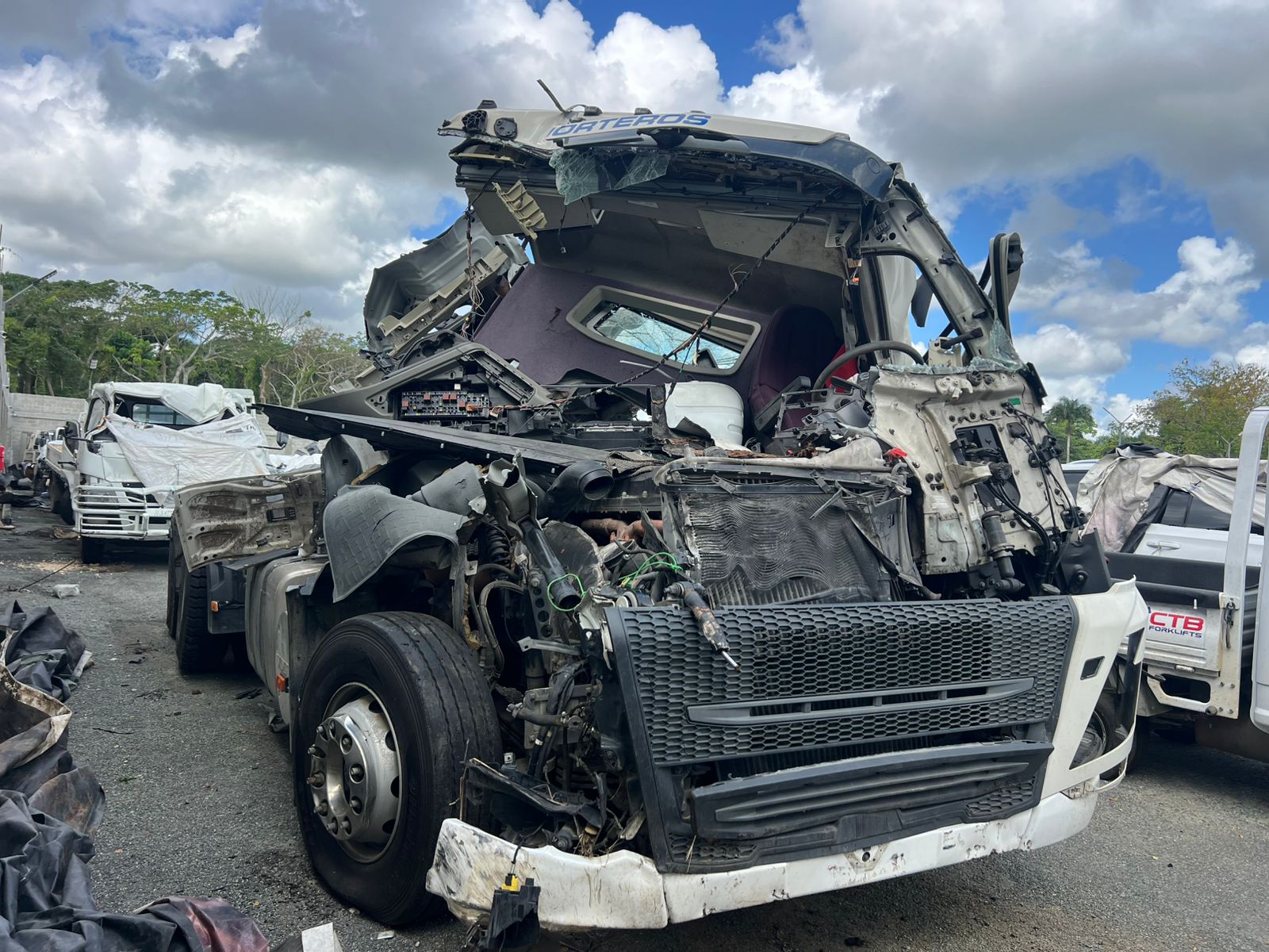 VOLVO FM440 2023 #ETA.8-6239 SIN PAPELES, SE VENDE COMPLETO. - Imagen 7