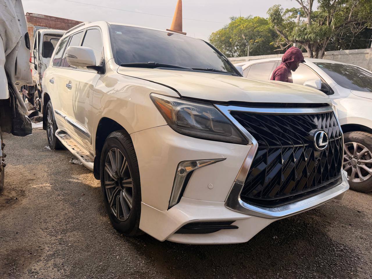 LEXUS LX570 2013 #HHAA.8-5290 AHOGADO - Imagen 4