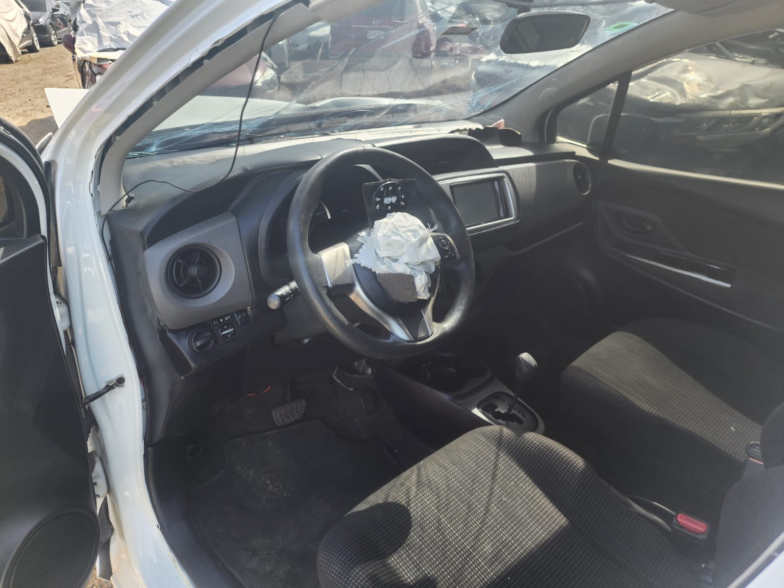 TOYOTA VITZ 2017 #PSA.8-7441 - Imagen 6