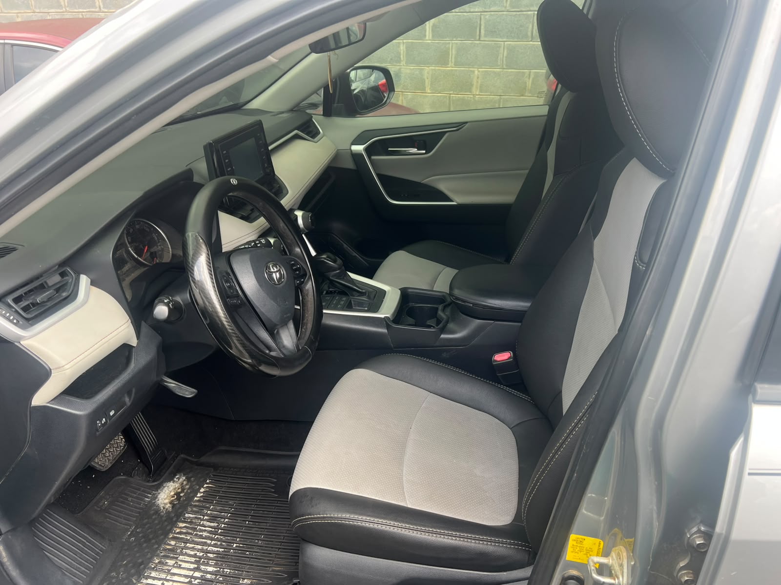 TOYOTA RAV4 XLE 2019 #HAAA.8-1832 AHOGADO - Imagen 9