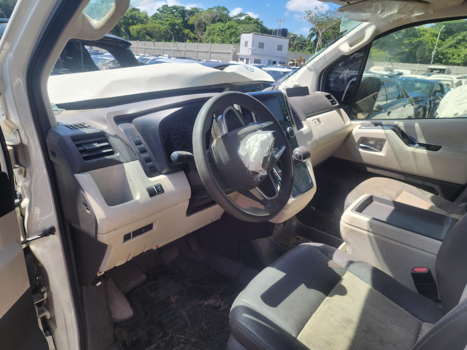 TOYOTA HIACE TECHO ALTO 2023 #HUAA.8-5882 - Imagen 4