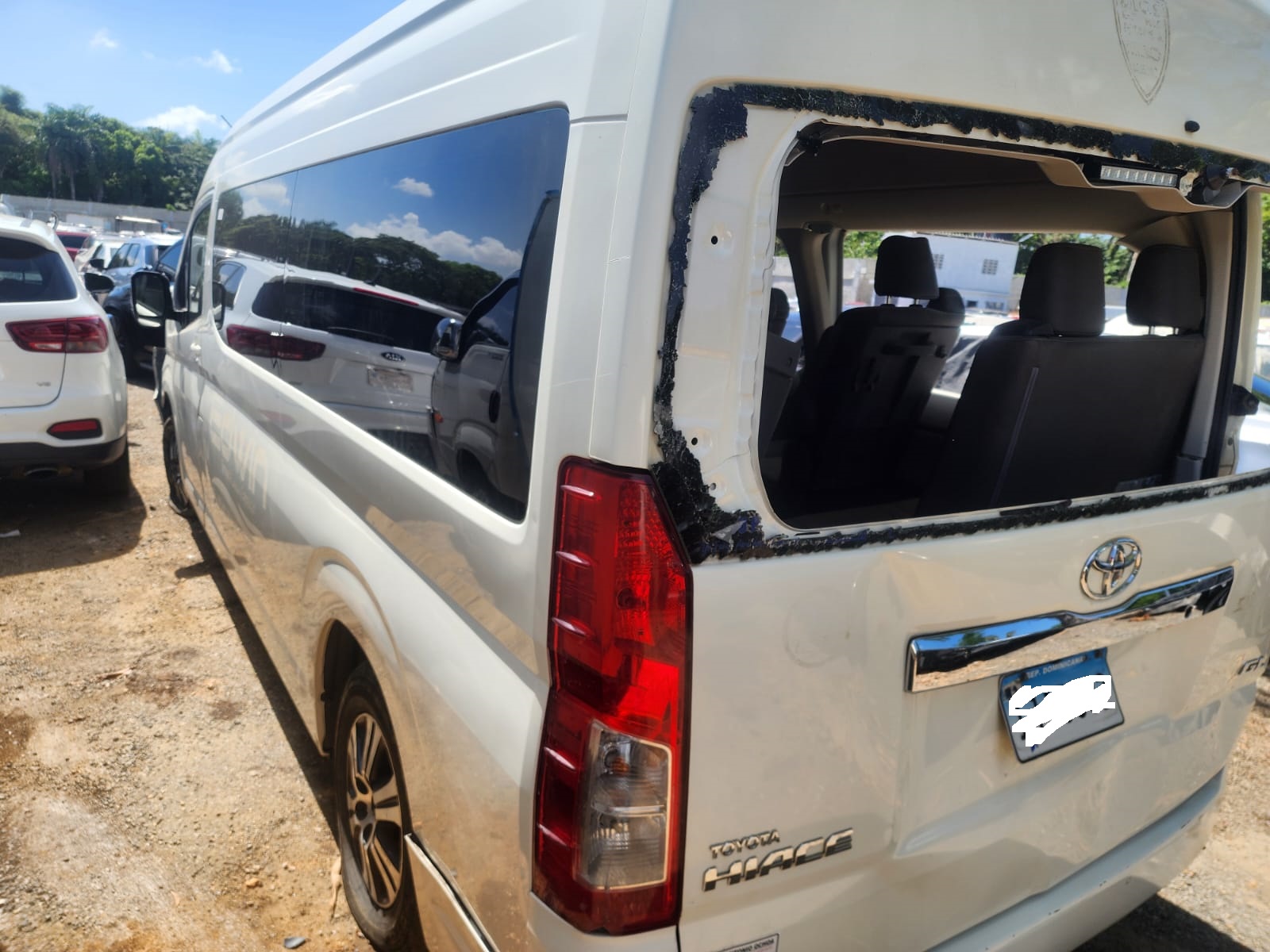 TOYOTA HIACE TECHO ALTO 2023 #HUAA.8-5882 - Imagen 6